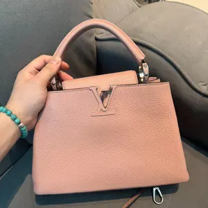 Pre-owned Louis Vuitton LV Metallic Taurillon Capucines BB Pearly Pink