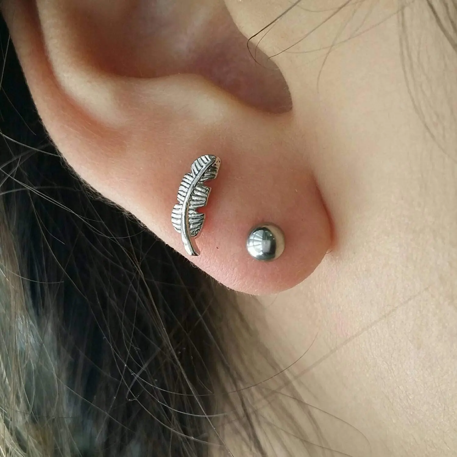 Feather Cartilage Labret • 16g 18g 20g Bohemian Design Threadless Earring • Conch Flat Back Earring • Silver Feather Cartilage Piercing