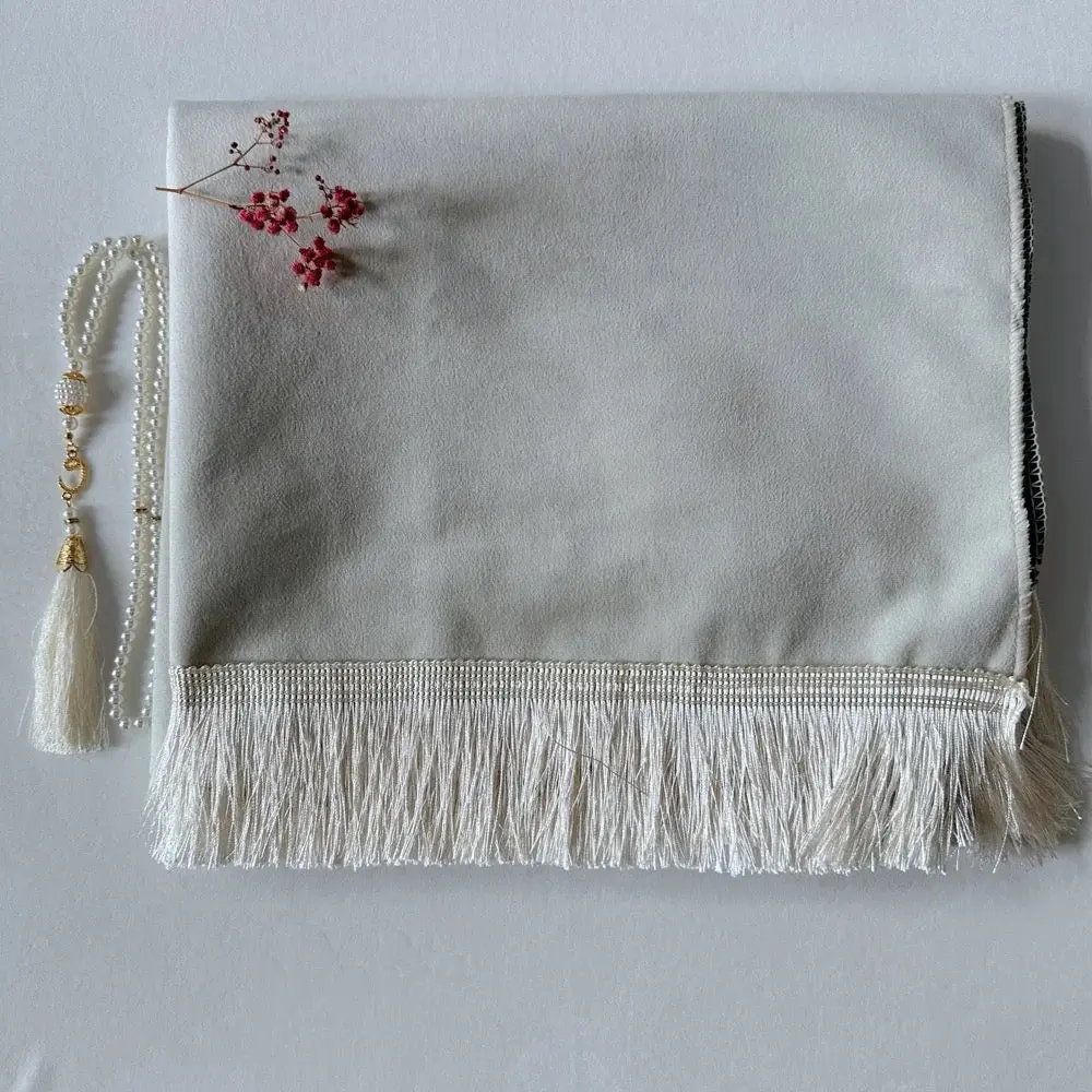 Simple and luxurious Velvet Distraction Free Islamic Prayer Mat -  (Tasbih included) Bazaar