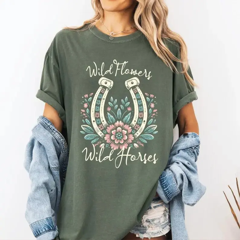 Comfort Colors Wildflowers Wild Horses T-Shirt, Floral Horseshoe Western Graphic Tee for Women, Cowgirl Country Boho Nature Shirt - Ristop