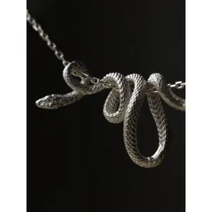 Punk-Style Snake Design Pendant Necklace, Fashionable Chain Necklace for Parties, Everyday Outfit Accessory for Girls, Trendy, Versatile, and Exquisite Jewelry — GARMENTARY