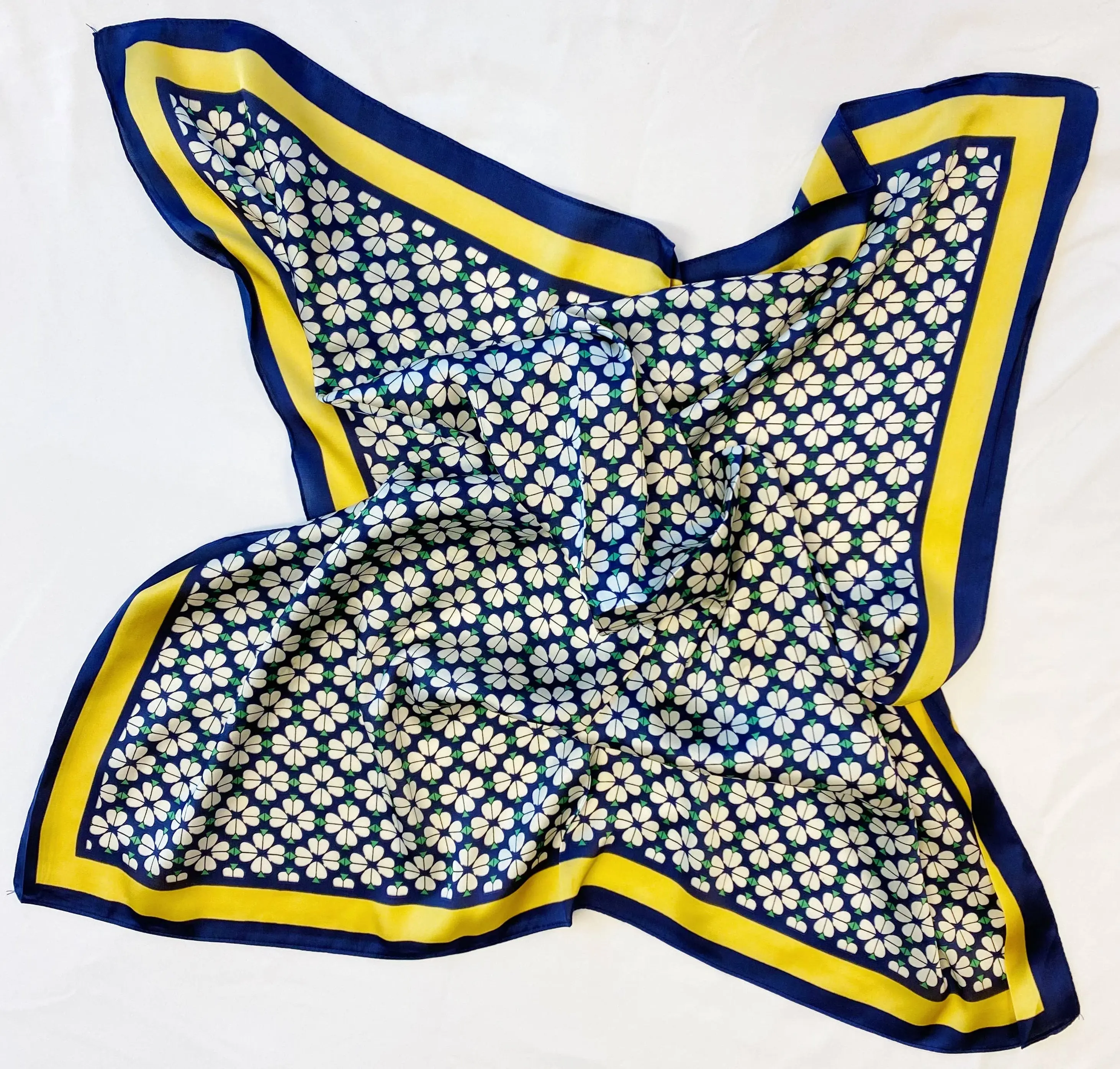 Petal Clover Scarf