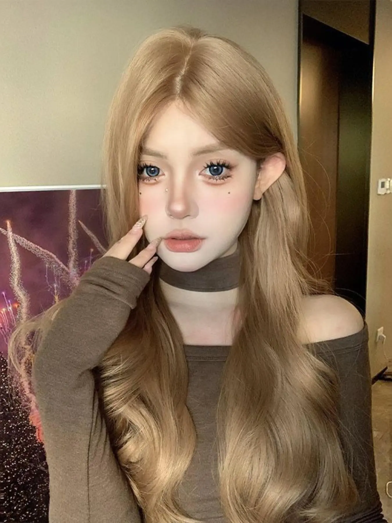 Light Long Wavy Wig for Women, Natural Everyday Middle Part, Heat Resistant Fiber, Sweet and Elegant Style