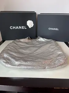 Pre-owned CHANEL Metallic Silver Lava Runway Hobo 2 Way Bag – Year 2008 2009 – No Accessories