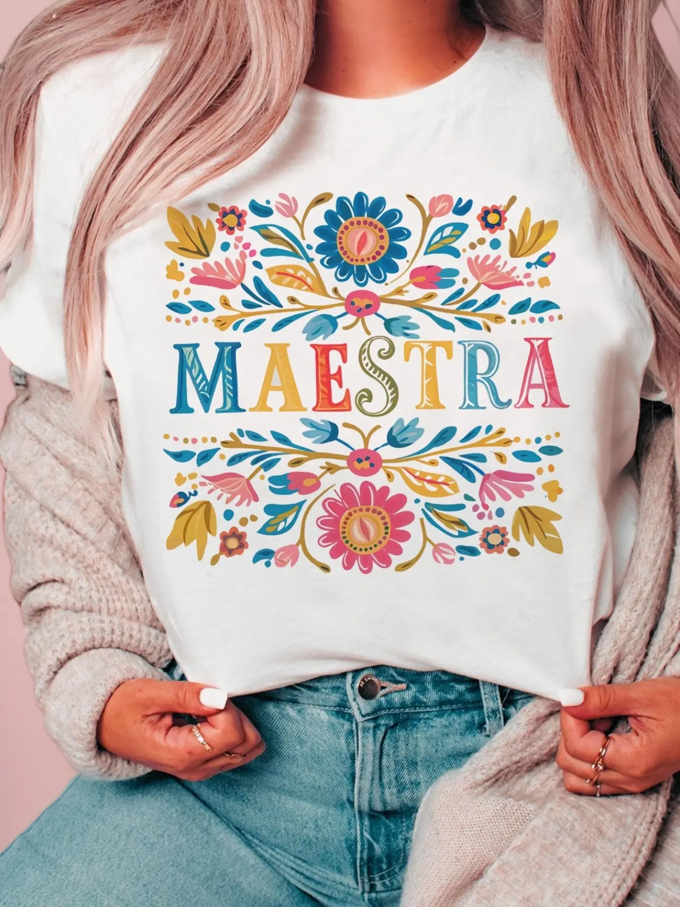 Women's Maestra Floral Print T-Shirt - Vibrant Spanish Teacher Design, Short Sleeve Crew Neck Casual Top for Spring & Summer, Lightweight Breathable Cotton Knit, Stylish Teacher Apparel with Colorful Floral Patterns, Teacher Shirts