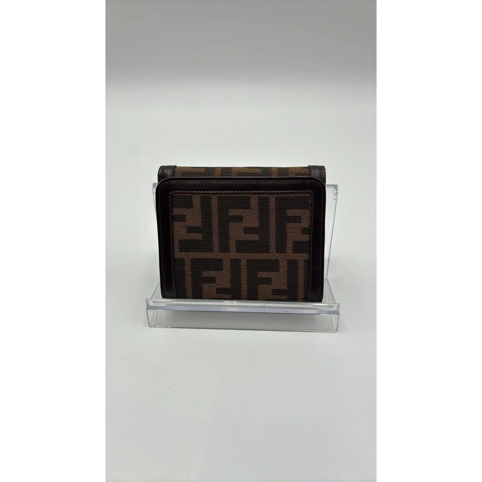 Pre-owned Leather Luxury Bags & Accessories Fendi Zucca Canvas Trifold Wallet Date Code: 228930794. Entrupy ID: 2CBMBVX.