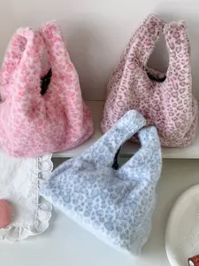 Fashion Fall Winter Plush Heart Handbag, casual trendy handbag, Shopping Snack Wrist Bag, Organizer Pouch, Phone Case, Stylish Accessories