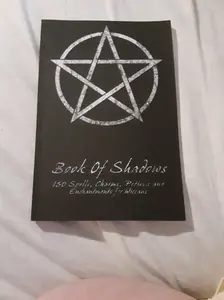 Book Of Shadows - 150 Spells, Charms, Potions and Enchantments for Wiccans: Witches Spell Book - Perfect for both practicing Witches or beginners.