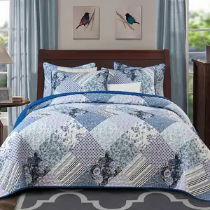 Lightweight quilted thin quilt with bohemian-style stitching, suitable for all seasons. Soft and skin-friendly, floral-embroidered bedspread/bedding set. Queen/King/Double sizes include 2 pillowcases; single size includes 1 pillowcase.