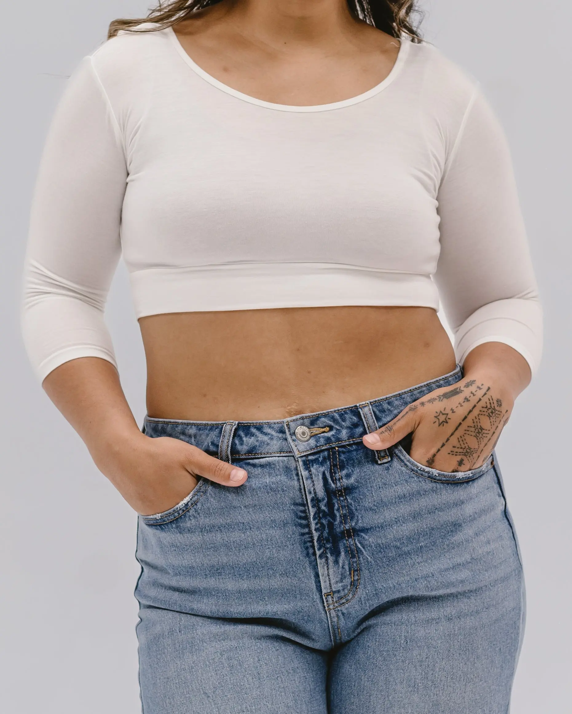 Women's Basic Minimalist 3/4 Sleeve Casual T-Shirt - Slim Fit, Bump-Distracting 3/4, Plus-Size Flatter Cut, Versatile Everyday Top