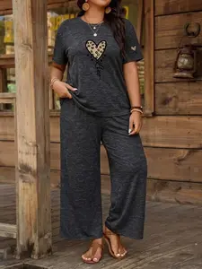 Plus Size Casual Two-Piece Set Womenswear, Geometric Printed Tie-Dye Round Neck Short Sleeve T-Shirt and Wide-Leg Pants, Suitable for Daily Casual Outings.
