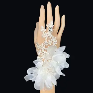 1 Pair of Elegant Bridal Lace Wedding Gloves with Floral Hollow Out Design And Artificial Gemstone Embellishment, Short Finger Less Hook Style Wedding Dress - Polyester Fiber