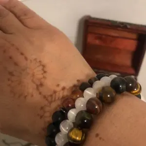 Selenite Bracelet for Energy Cleansing & Protection Adjustable Knot Minimalist Beaded Style Ideal for Empaths Healers Clarity Purification Peace Gypsum Crystal Emotional Balance Soul Cleaner