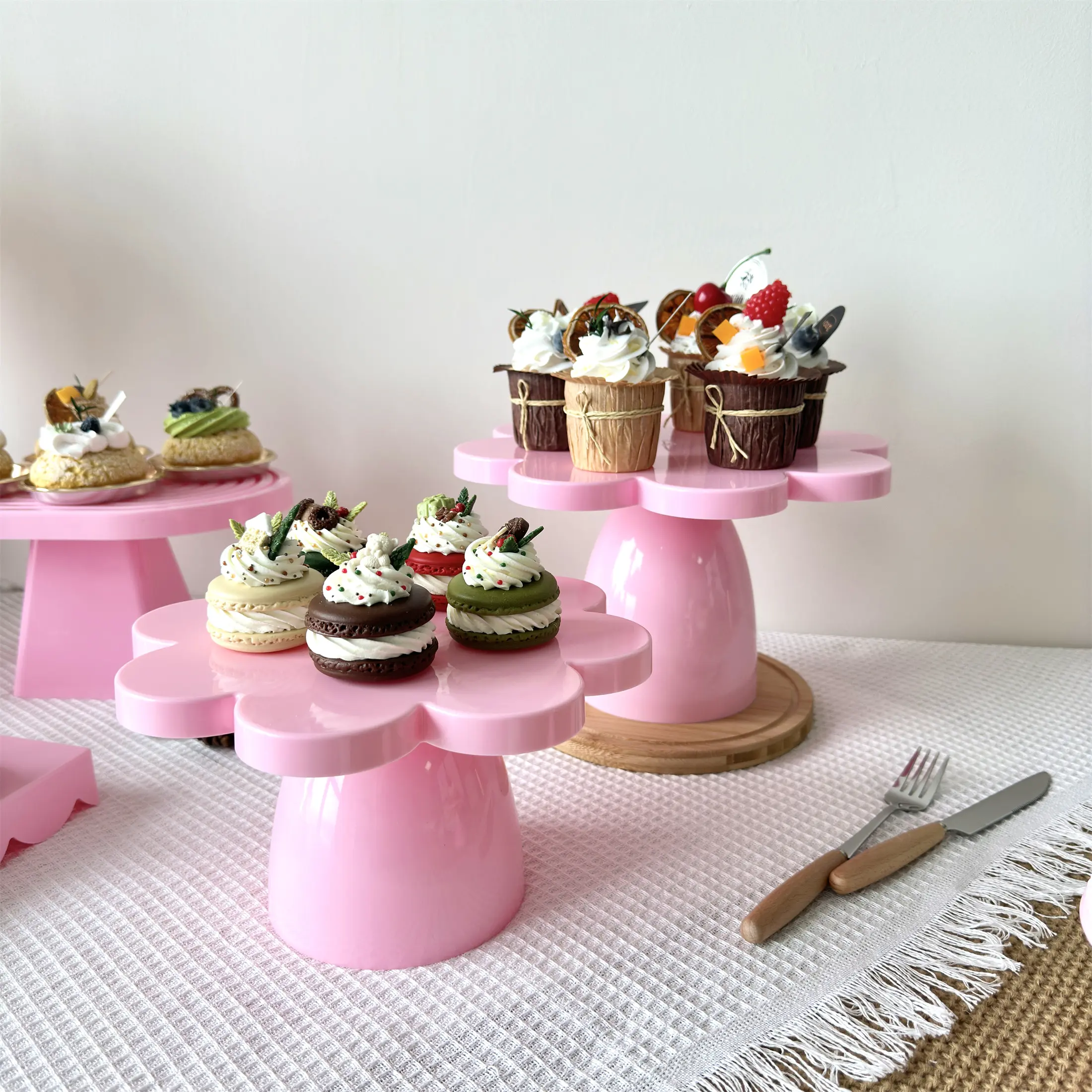 Macaron Pink 4-Piece Plastic Cake Stand Holders, Cake Decoration Supplies for Tea Party, Wedding Dessert Table Displays & Pink Party Decor