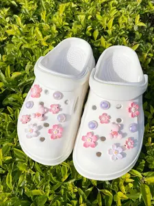 18 Piece Bow Bear Shoe Clips, Sakura Design DIY Decoration, Multifunctional Accessories for Women's Sandals Slippers Beach Bags