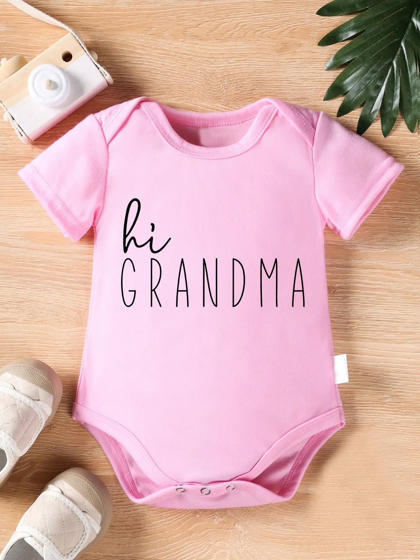 Unisex Baby Bodysuit, "Hi Grandma" Cursive Print 100% Cotton Onesie with Lap Shoulders, Pregnancy Announcement Gift for Newborns, Onesie Shape Unisex Bodysuits & One-Pieces