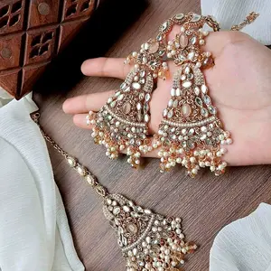 Elegant Polki Kundan Earrings with Tikaa - Classic Design for Traditional Attire - Perfect for Special Occasions - Complete Jewel Set