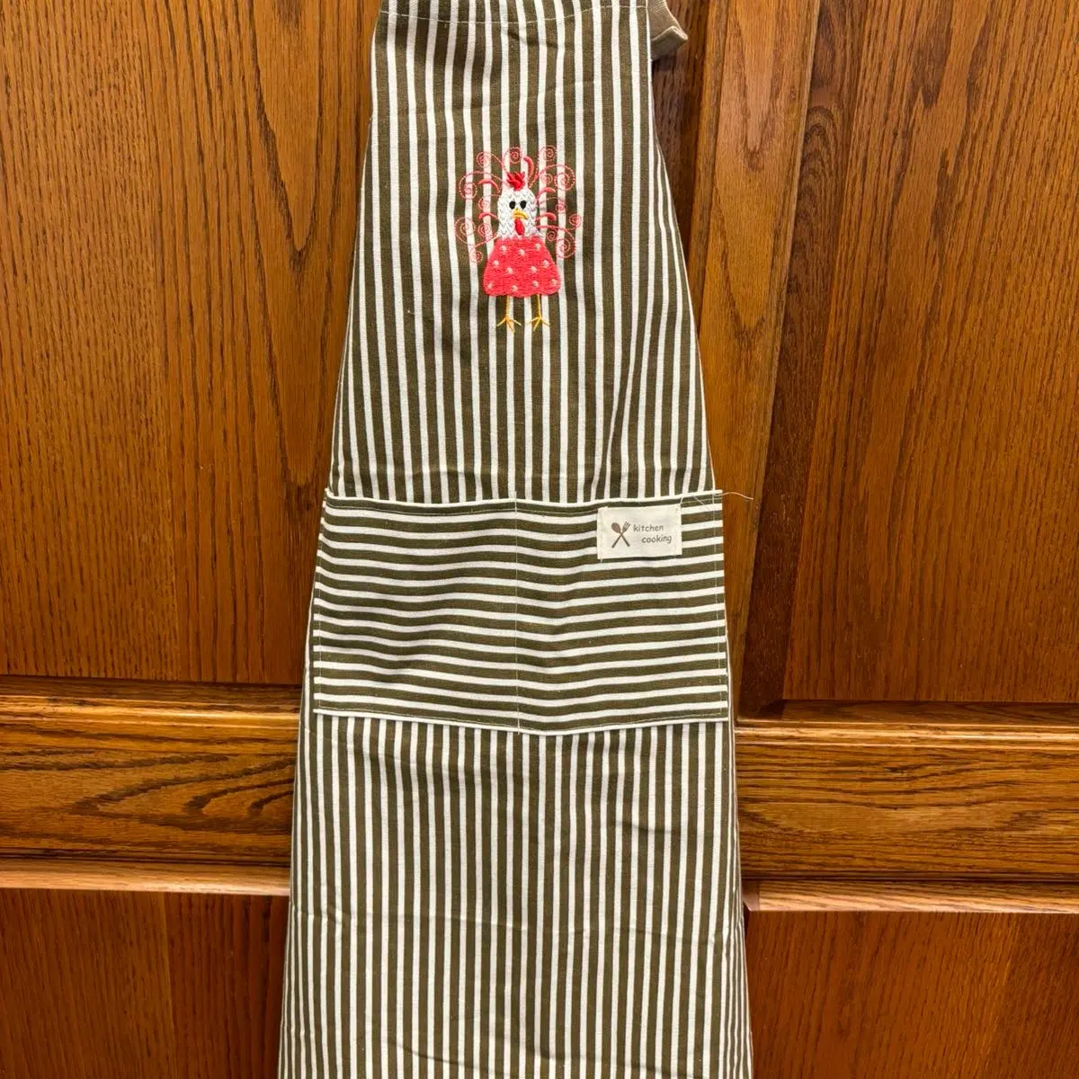 Embroidered Chicken Farm House Country Apron for Women with 2 Front Pockets - Household