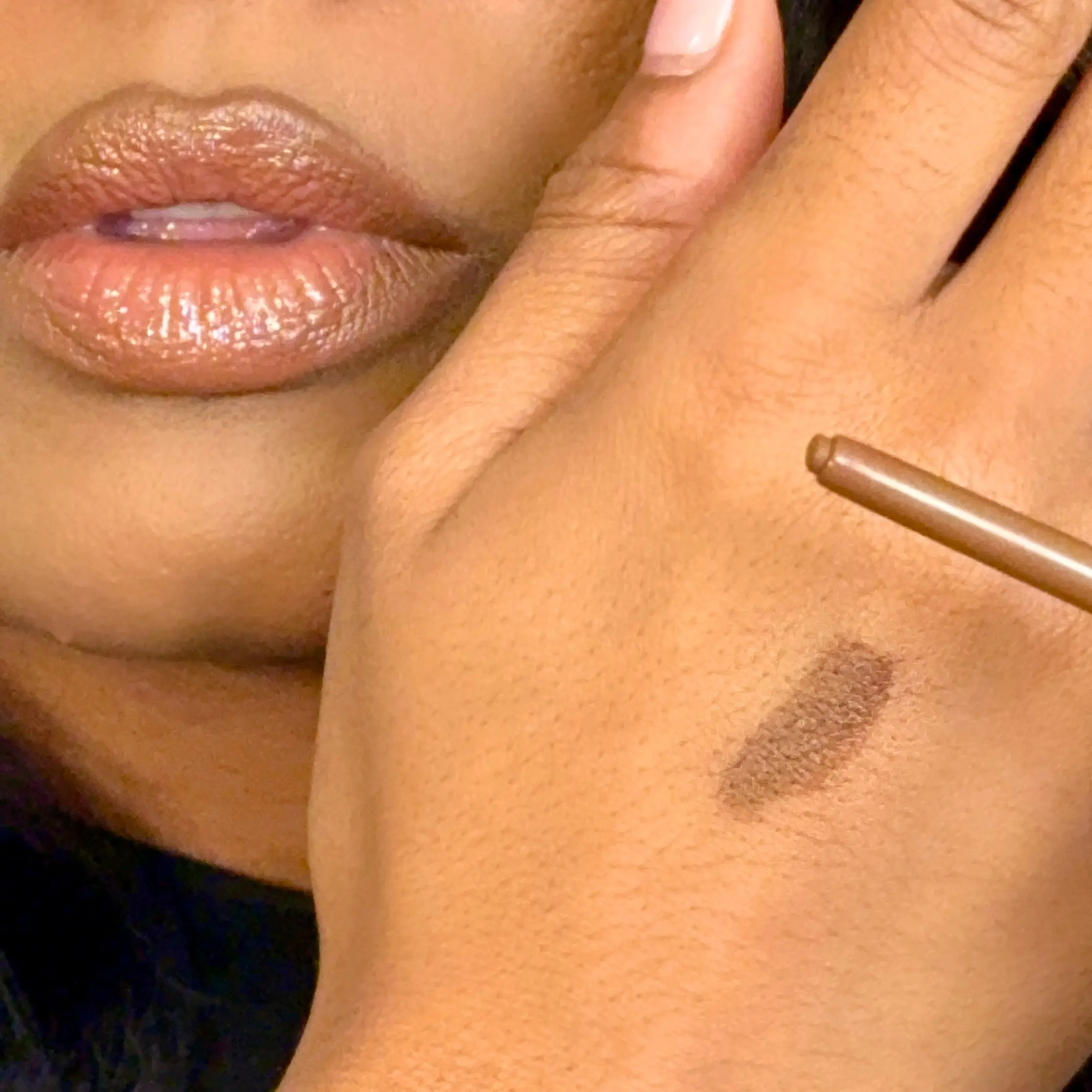 Attracted 2 U - Plump & Pout Plumping Lip Liner