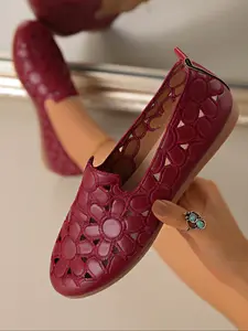 Spring Summer New Floral Embroidered Women's Flat Shoes, Breathable Comfort Soft Sole Slip-On Casual Shoes for Summer, Stylish and Versatile Slip-On Footwear, Breathable Flats