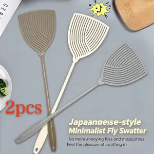 2 pieces of advanced thick simple durable striped tri-color plastic flyswatter-mosquito killing tool, long handle texture is easy to grasp, and can be used indoors and outdoors, which is a must-have item for daily families.