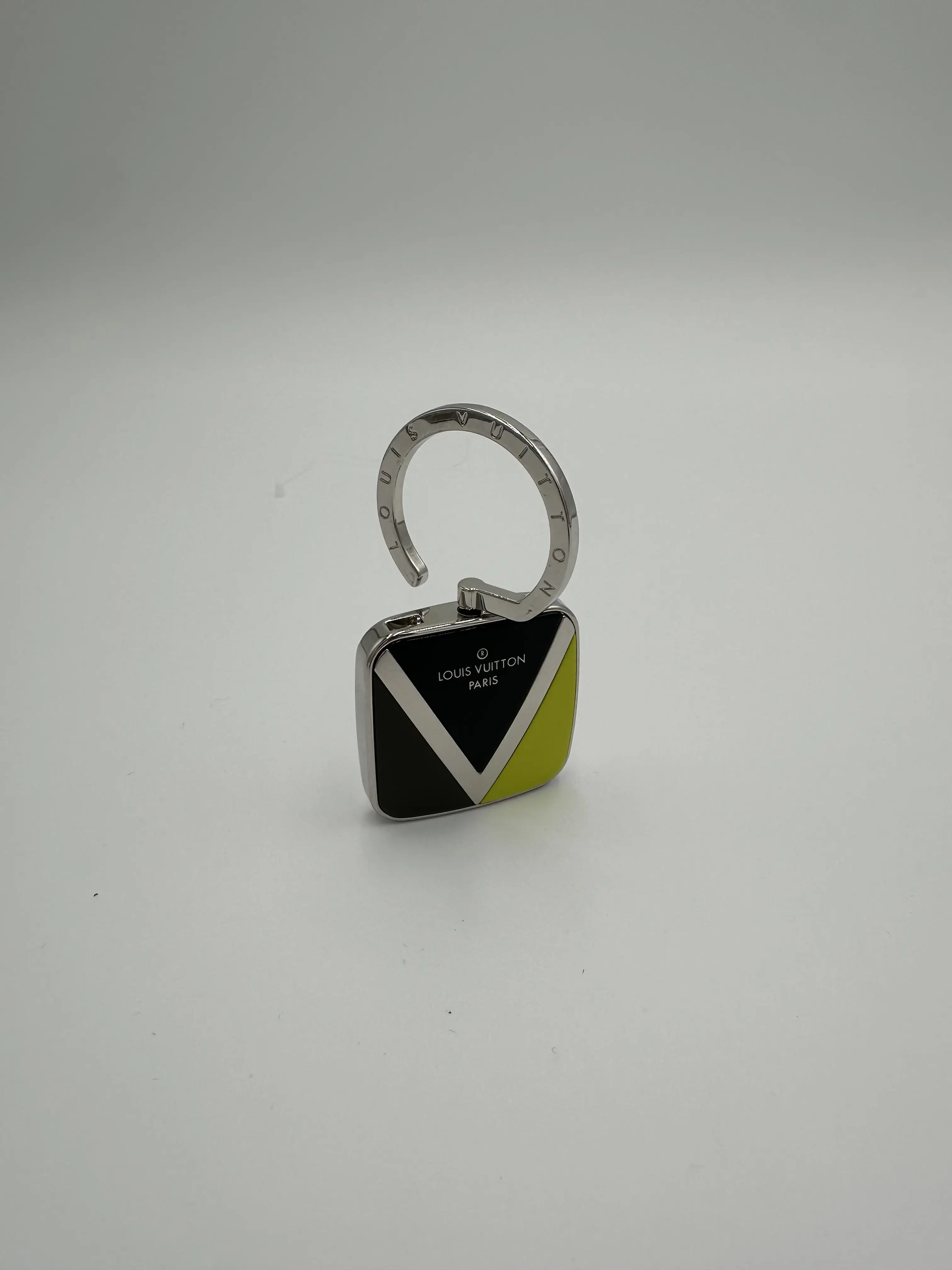 Pre-owned Louis Vuitton Gaston V Twist Key Chain