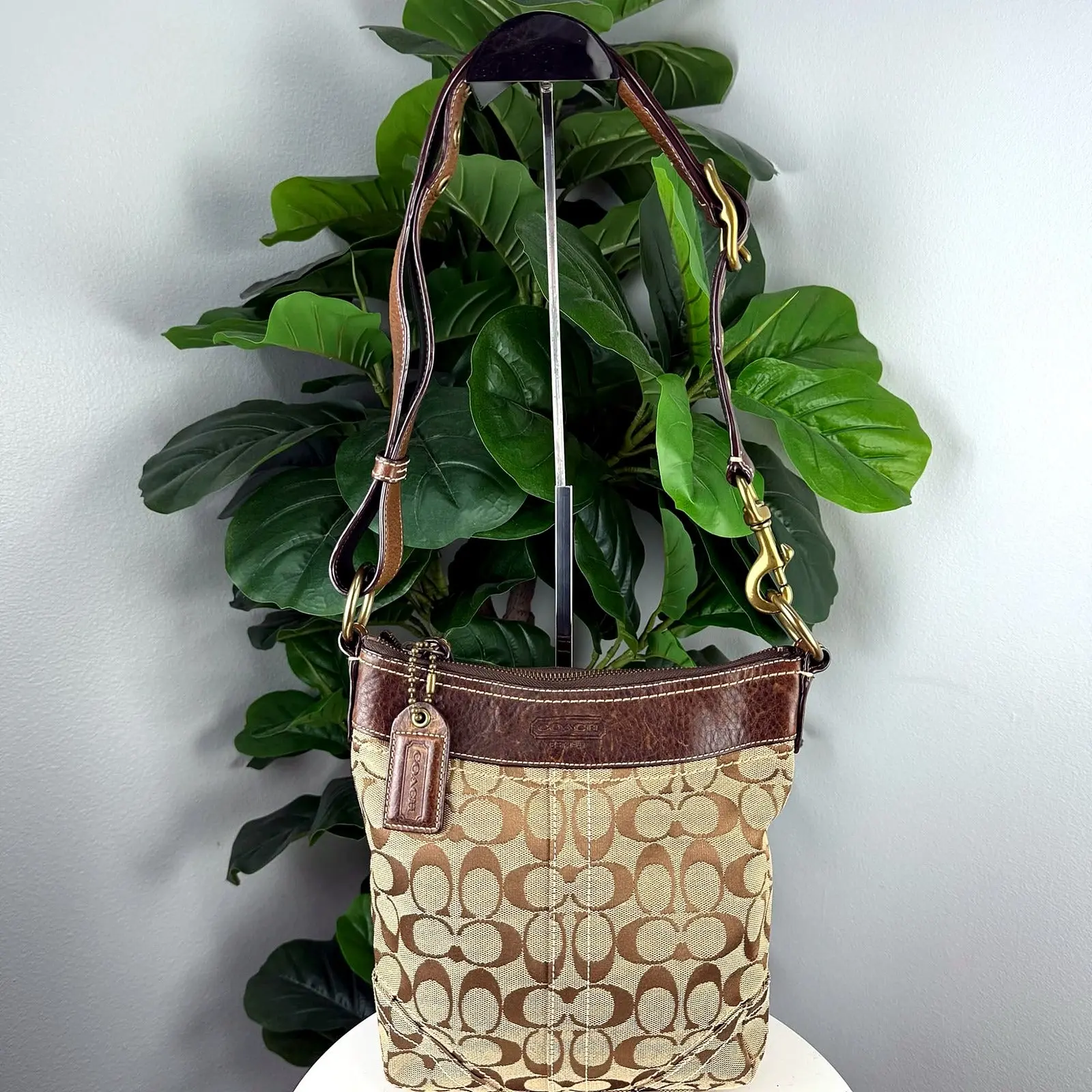 Pre-owned Tan/Brown signature jacquard fabric with dark brown leather trim Crossbody bags Signature Jacquard Crossbody Bucket Bag Tan/Brown Jacquard Fabric, Dark Brown Leather Trim, Pre Loved Purses Crossbody Bag