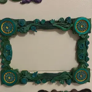 Vintage Botanical Medallion Frame – Hand Painted Garden Wall Decor