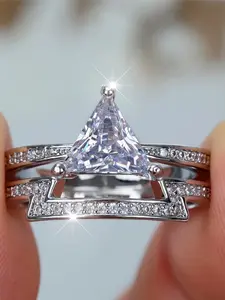 Women's Triangular Stone Set Ring, White Synthetic Zirconium Oxide Stone, Stylish and Simple Design, Perfect for Proposals and Gifts, Suitable for Daily Wear Throughout Any Season