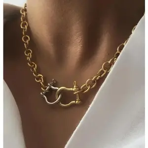 Carabiner Choker - Gold-Colored Chain with Hook Design, Adjustable Fit, Versatile Accessory for Everyday Wear