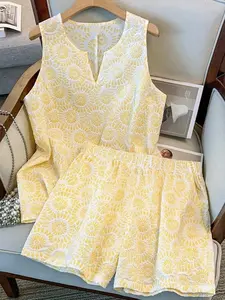 Elegant Plus Size Women's Floral Woven Mesh Embroidered Heart Neck Sleeveless Top and Wide Leg Shorts Set, Fit, Summer Casual for Daily Commute and Vacation