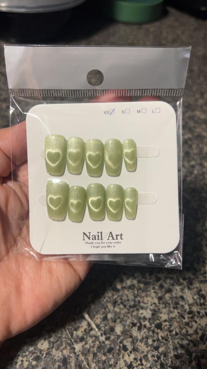 Item: XS(short/medium), host:aura, $20.99 20sets