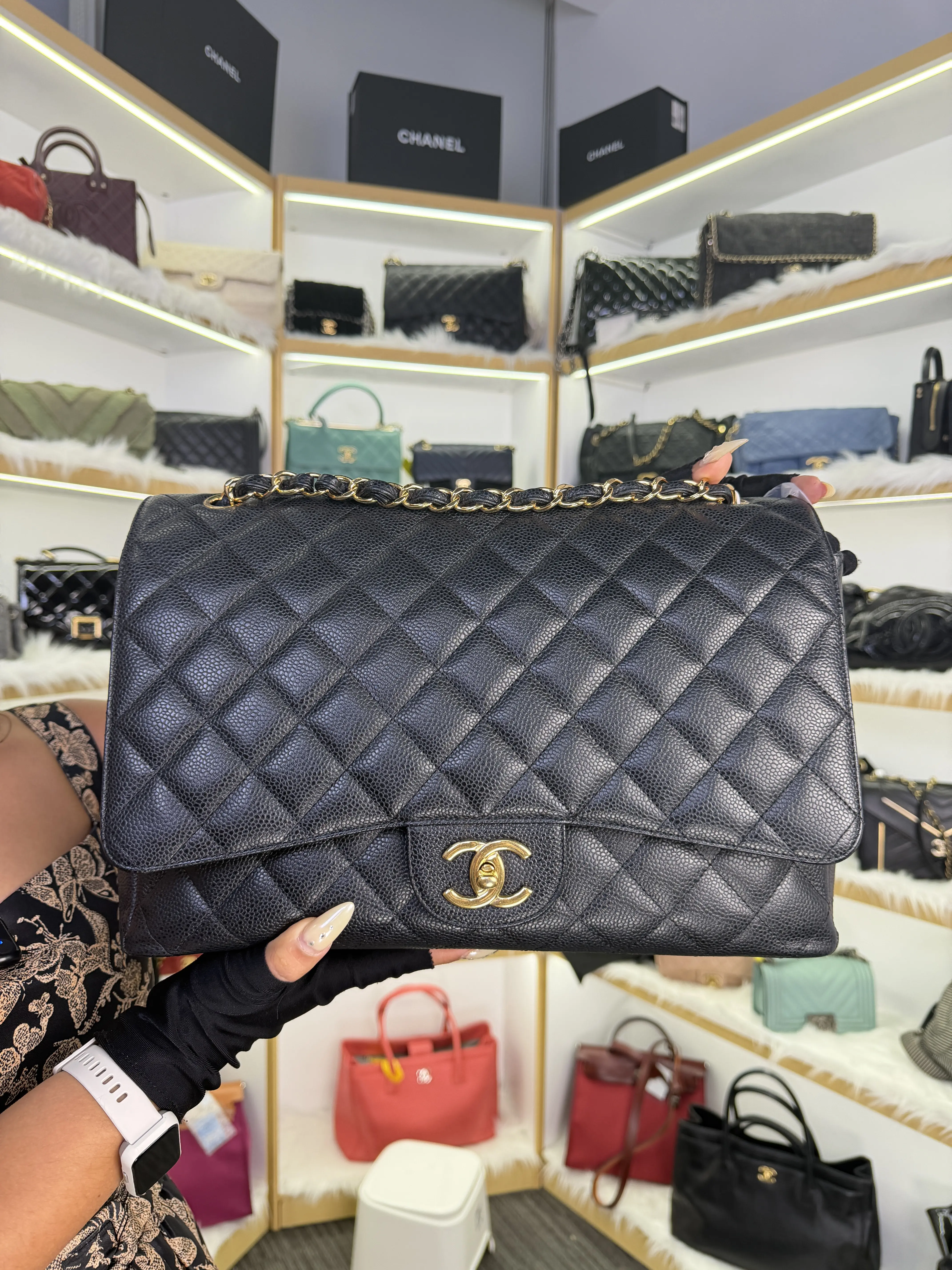 Pre-owned CHANEL SN15 Caviar Leather CF Maxi Elegant Shoulder Purse, Evening Shoulder Bag, Fashionable Versatile Purse with Gold Hardware