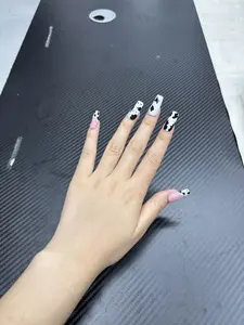 Holly(9611)gc.$30 for 15 pairs press‑on nails