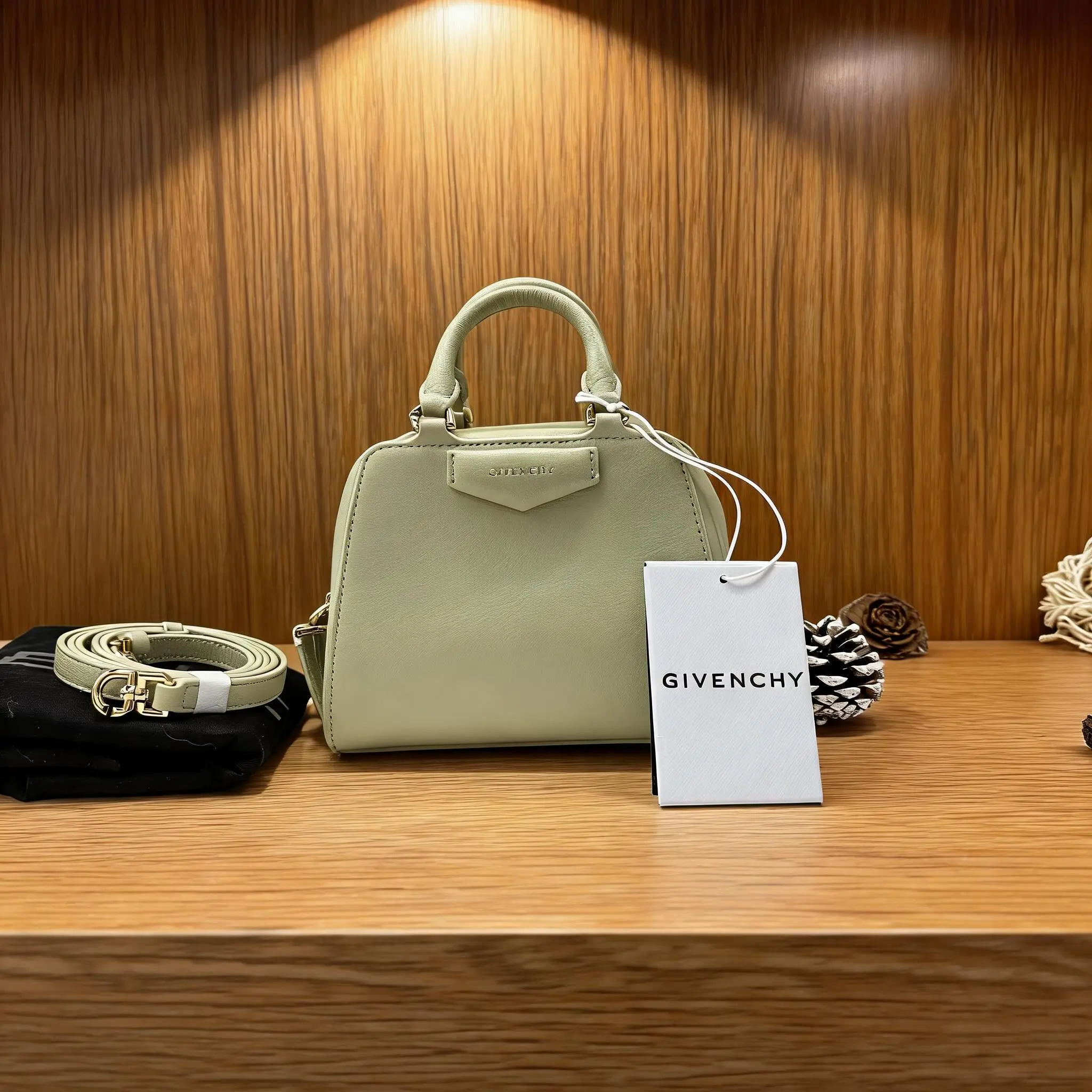 Pre-owned GIVENCHY Leather Shoulder Bag C0716334518