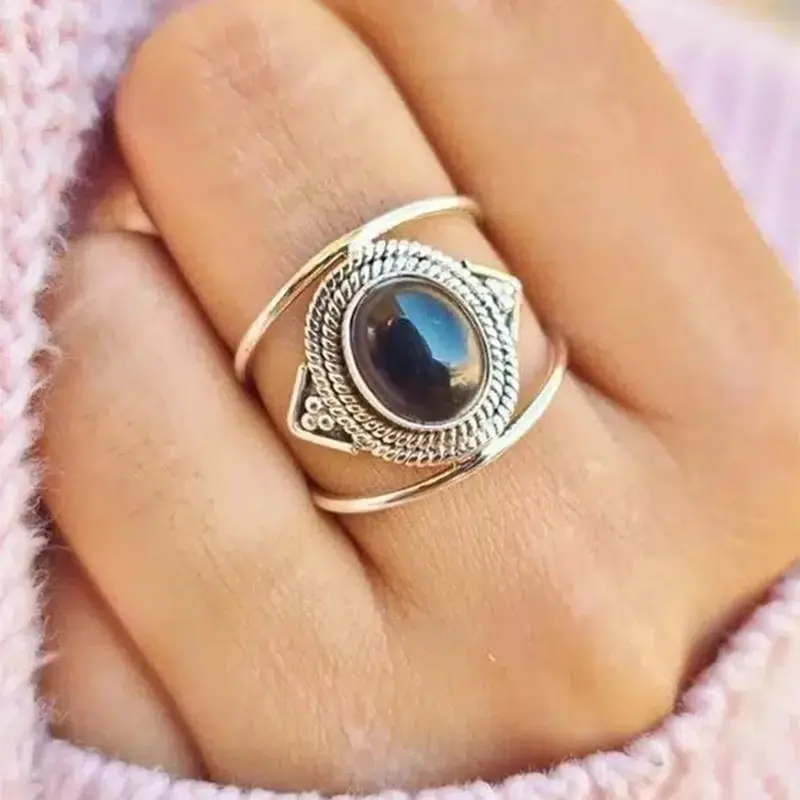 Women's Elegant Oval Shaped Engagement Ring, Trendy Retro Wedding Ring, Chic Vintage Jewelry As Anniversary Gift for Girlfriend, Fashion Engagement Rings, Vintage Bridal Ring, Beautiful Rings
