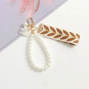Cute Leaf Pattern Wristlet Strap Keychain, Fashion Pendant with Keyrings, Stylish Accessory for Women, Perfect Gift Idea