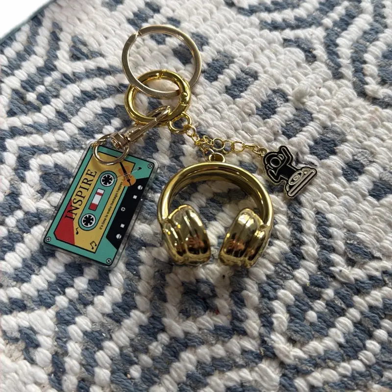 Unisex Gold-Tone Brass DJ Keychain - Retro Hip Hop Music Theme Polyresin Charm with Split Ring, Everyday Wear Accessory, Gift for DJs