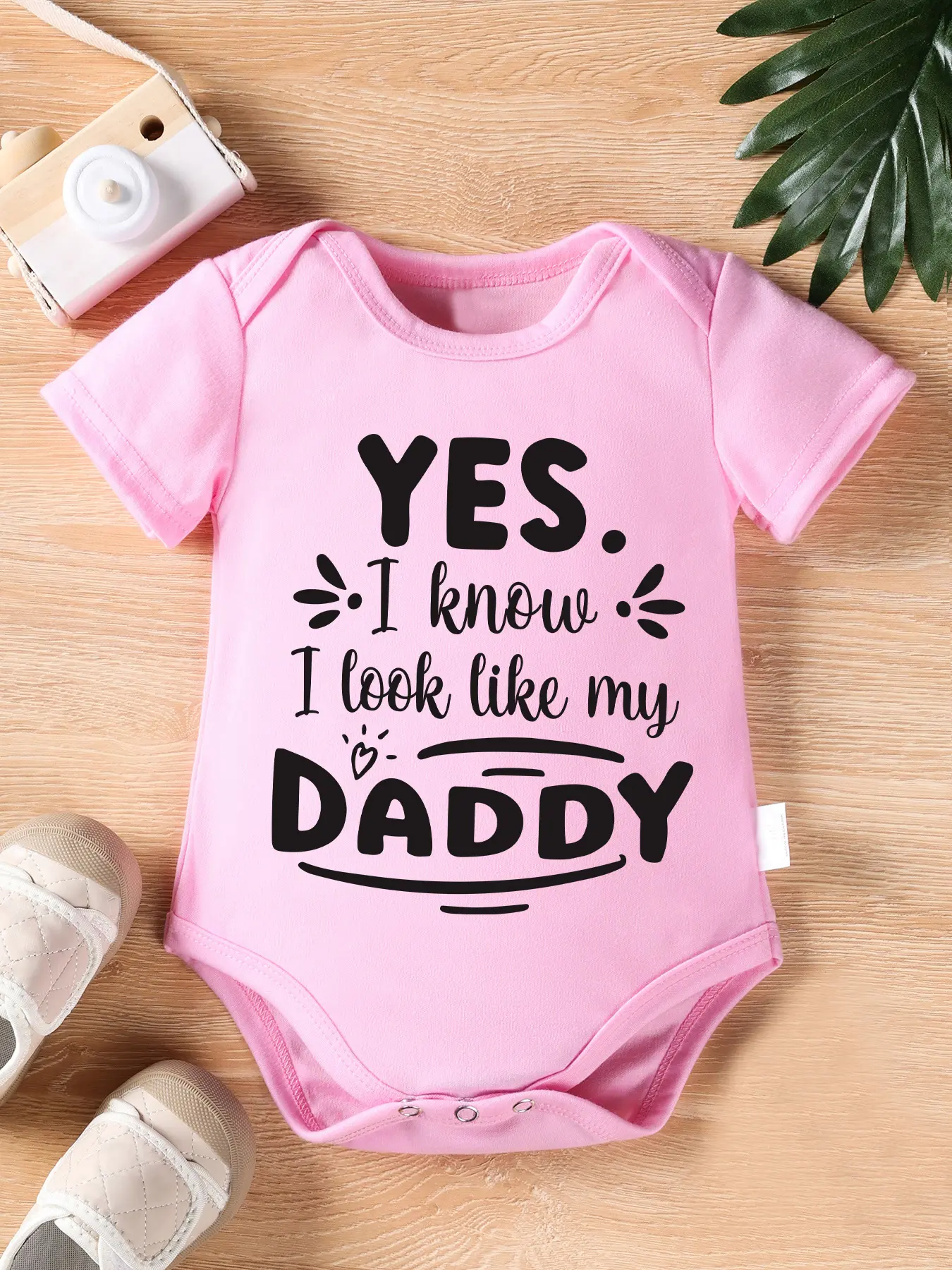 Unisex Baby Short-Sleeve Gray Graphic Bodysuit - Funny "Yes I Know I Look Like My Daddy" Quote Infant Romper, Baby Clothing for Family-Themed Outfits, Infant Bodysuit, Bodysuit Outfit, Newborn Outfits