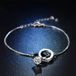 Elegant Minimalist Style Circular Design Bracelet with Shiny Synthetic Zirconia Bracelet, Exquisite Accessories for Casual Attire and Party Fashion, Creative Gift for Women