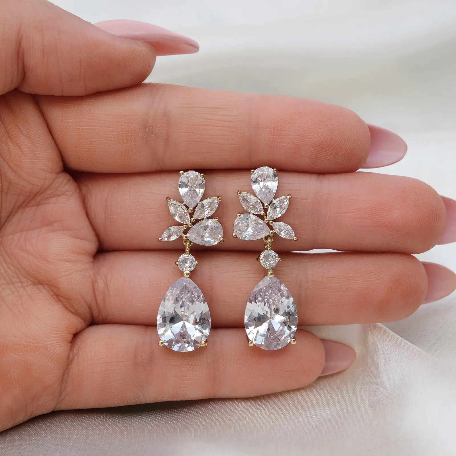 Elegant pear-shaped drop bridesmaid earrings, marquise-cut bridal earrings, cubic zirconia bridal jewelry, bridal wedding earrings, women’s formal jewelry