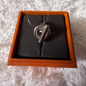 Pre-owned HERMÈS Metal Bag Accessories Croisette Ring