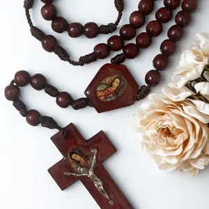 Rosario Artesanal Catolico de Madera con la Imagen de Nuestra Señora de Guadalupe y Crucifijo Handcrafted Wooden Rosary with Our Lady of Guadalupe Image and Crucifix