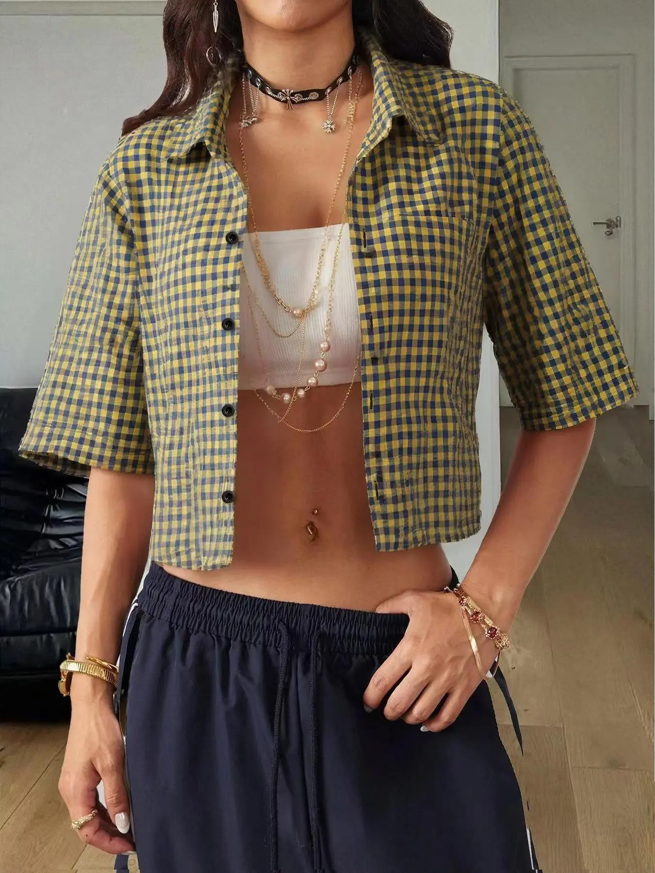 Women's Plaid Print Fitted Crop Shirt Blouse, Casual Woven Breathable Lightweight Short Sleeve Collared Top for Summer, Ladies Clothes for Daily Wear, Casual Style Shirt, Casual Fashion Apparel, Womenswear