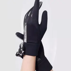 Outdoor sports gloves for women's cycling in winter, windproof and warm, suitable for skiing and touchscreen operation, thickened, and cold-resistant gloves for riding electric bikes and bicycles