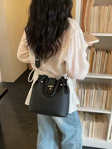 Women's Crossbody Bag, Fashion Bucket Bag, Large Capacity, Casual Design, Perfect for Outing and Business Travel, Elegant and Stylish