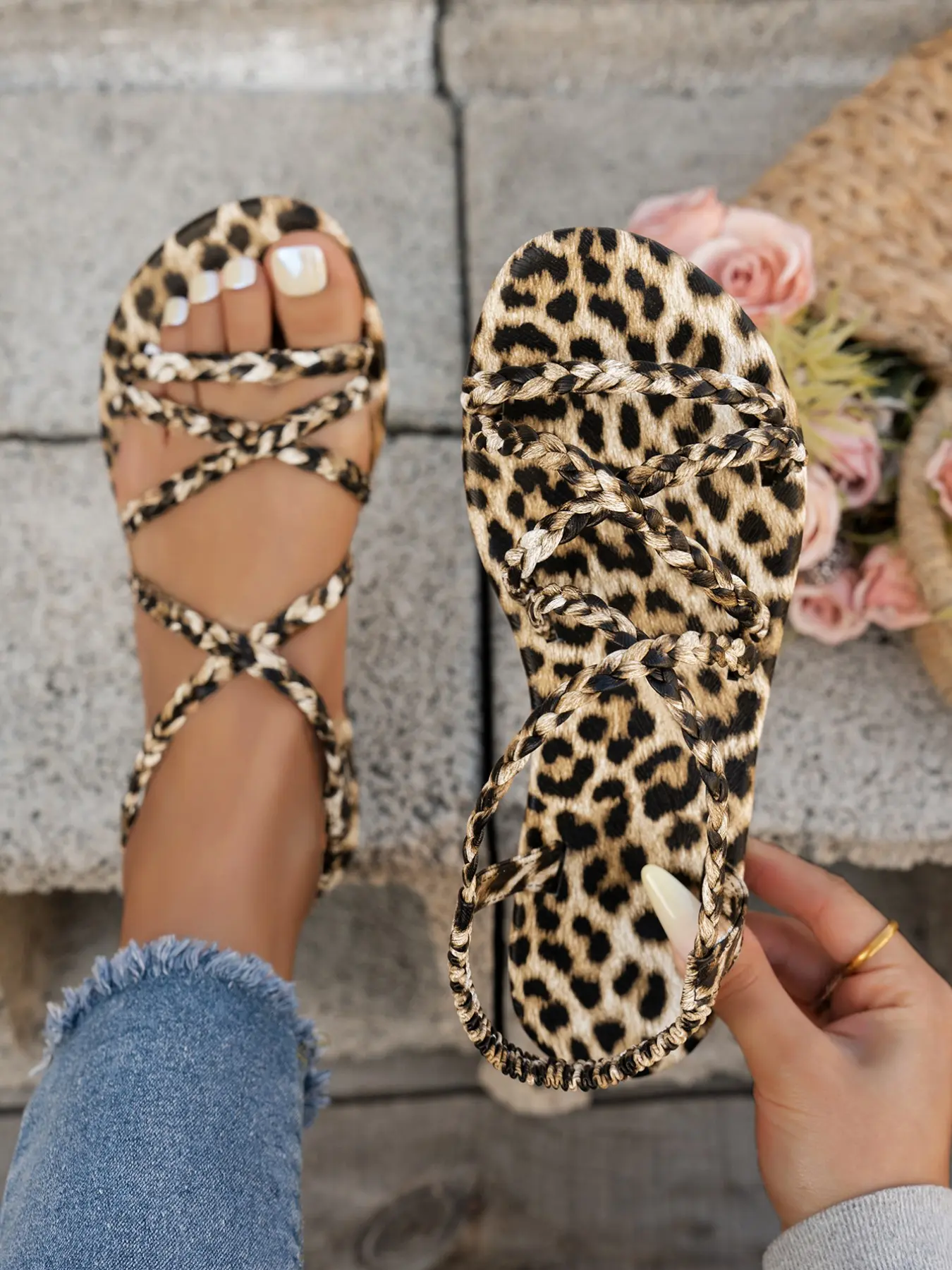 Women's Leopard Print Cross Strap Casual Flat Sandals, Y2K Vintage Style, Open Toe Design, Medium Width, Rubber Sole, Summer Fashion Shoes, Casual Summer Footwear