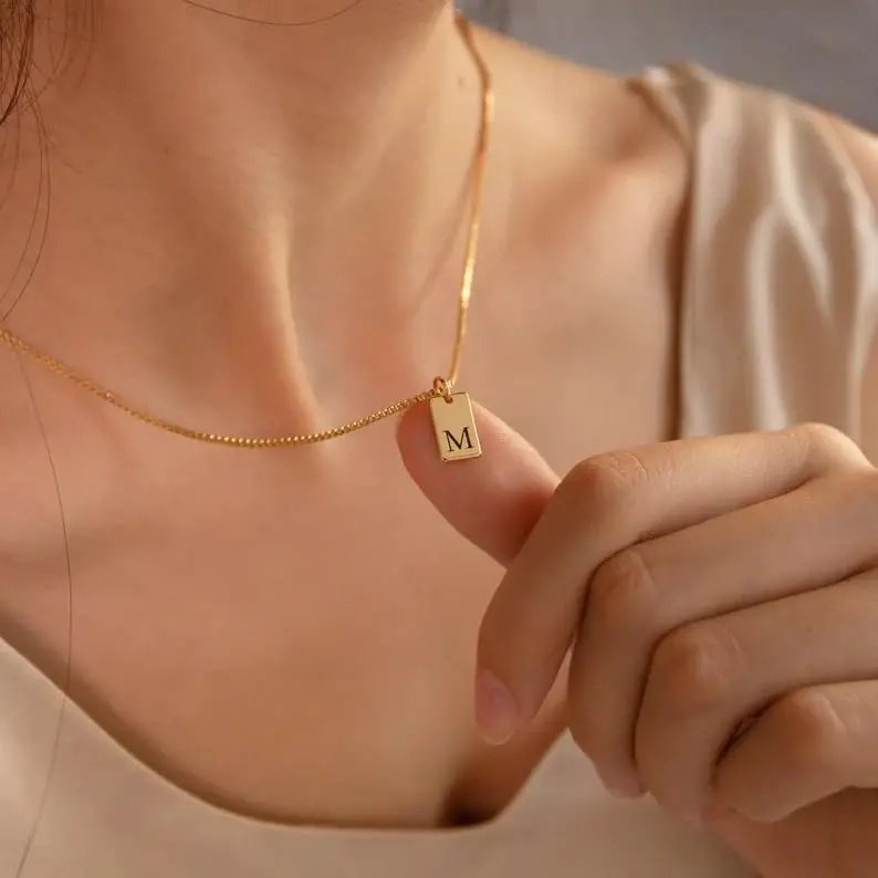 MIDEEO Women's Exquisite Initial Pendant Necklace - Golden Plated Chain Pendant, Gold Accessories, Cool Unique Gifts for Women, Mother's Day Accessory