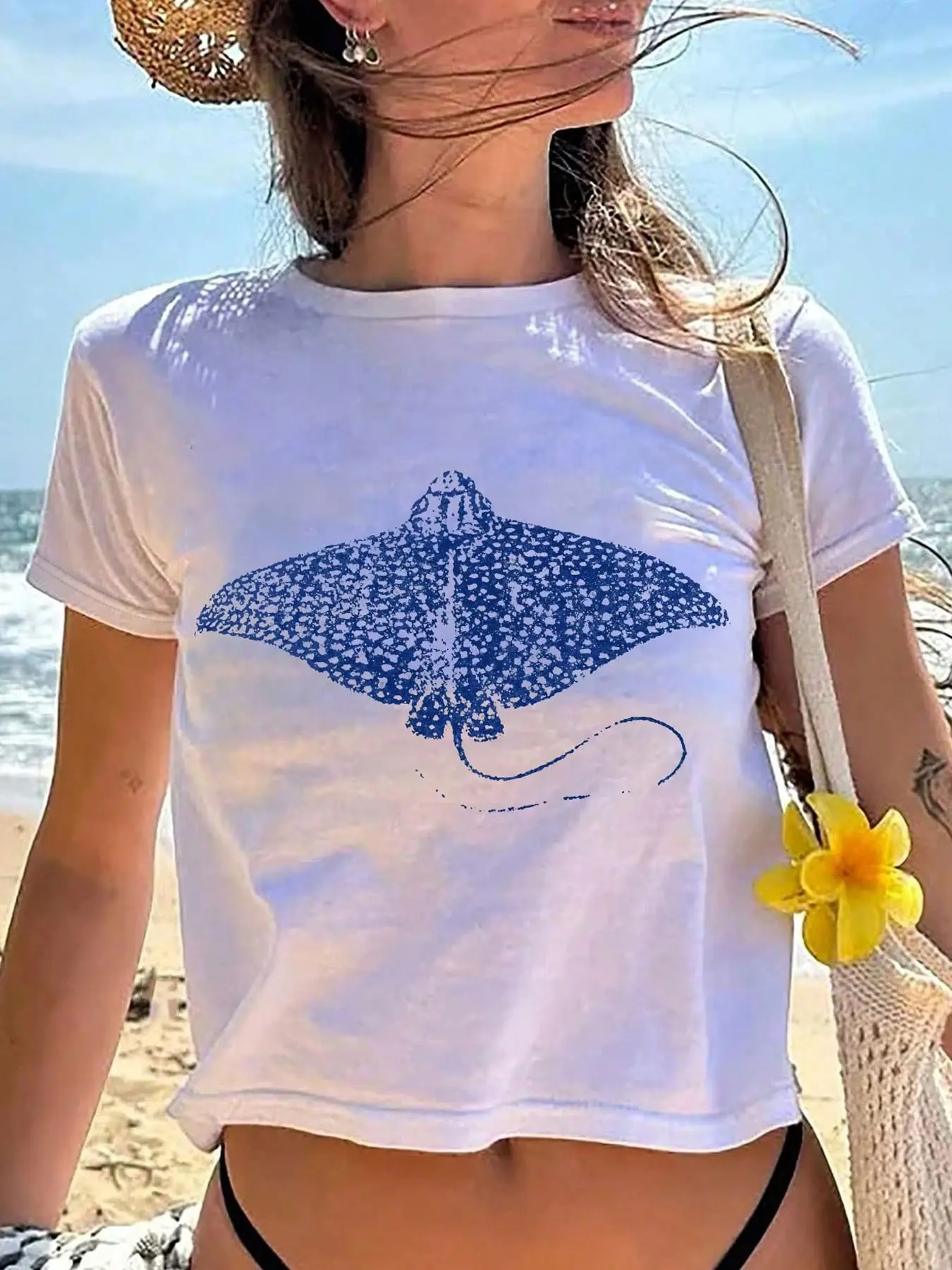 Women's Summer Beach Graphic T-shirt, Cute Stingray Print Cropped Top, Casual Short-sleeve Vacation Style Tee, Beachwear Womenswear Lady