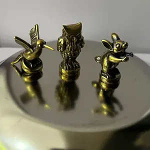 A small animal decorative hinge, door hinge magnetic suction decorative figurine decoration, suitable for desktop and door hinge holiday decoration, micro landscape animal design, making life more refined, Cute Animal Design